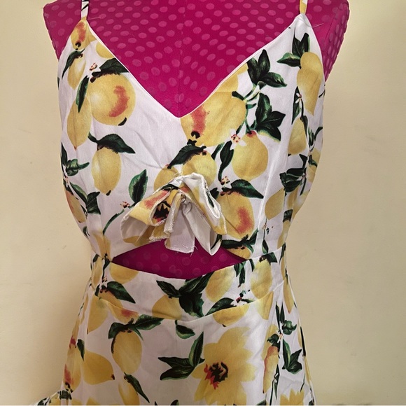 BooHoo Summery Lemon All Over Print Cutout Dress - Picture 2 of 8